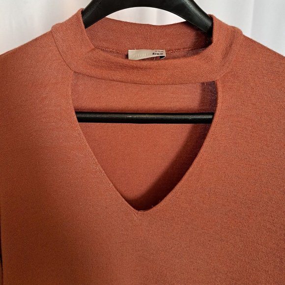 Aritzia WILFRED FREE TOP Sz L light fabric sweater CASUAL CHIC coastal BODYCON - Picture 2 of 8